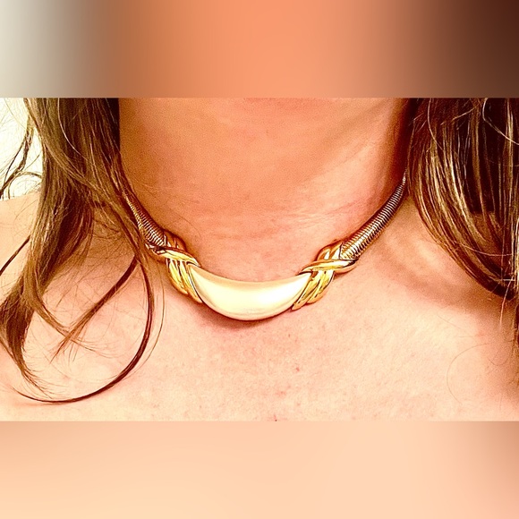 Napier Vintage Collar Statement Necklace w/ White Enamel Center | 1980s - Picture 5 of 11